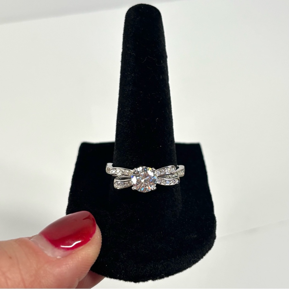 Sterling silver moissanite bow ring - Picture 3 of 11